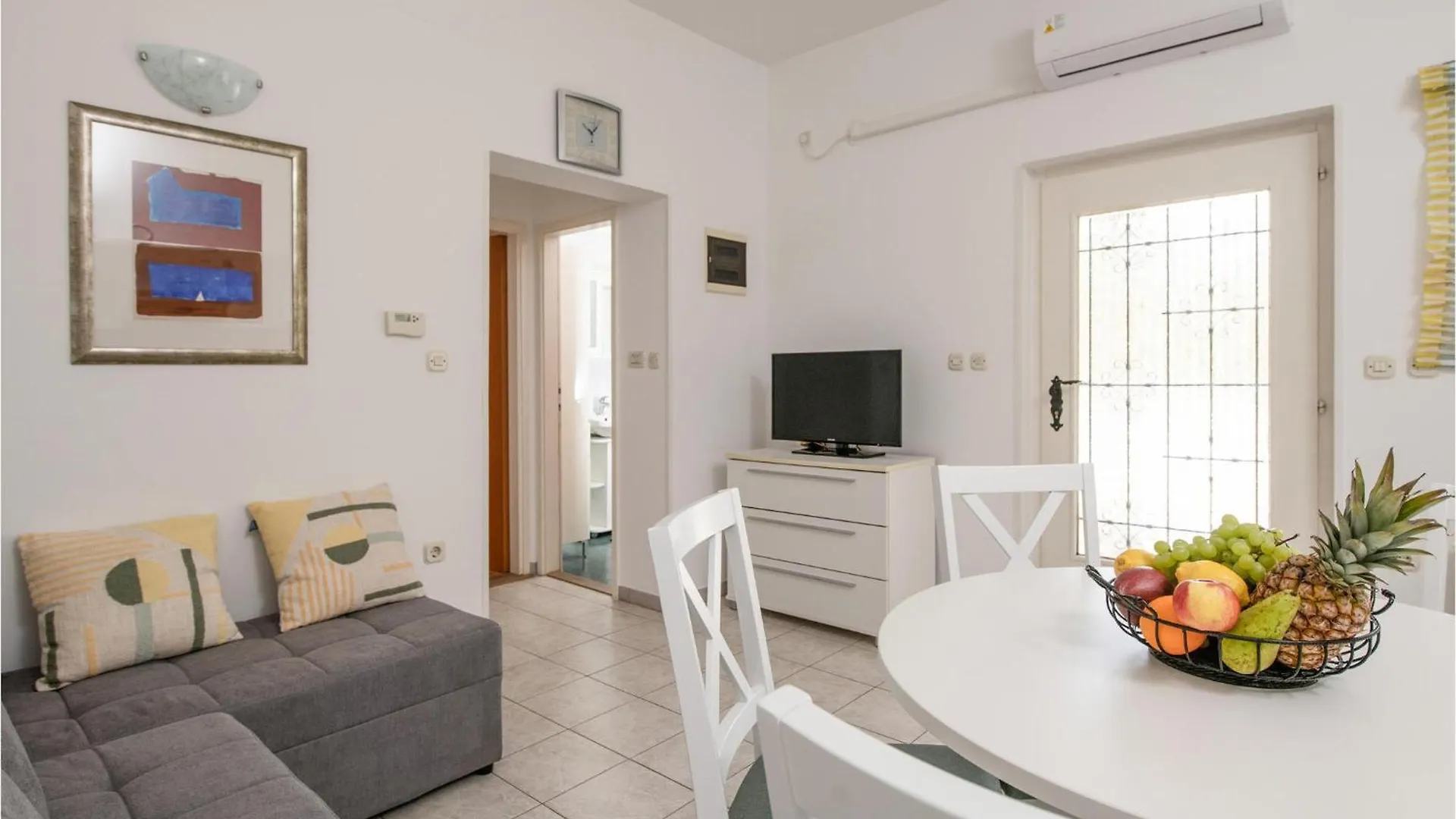 2 Bedroom Awesome Apartment In Labin Nedescina
