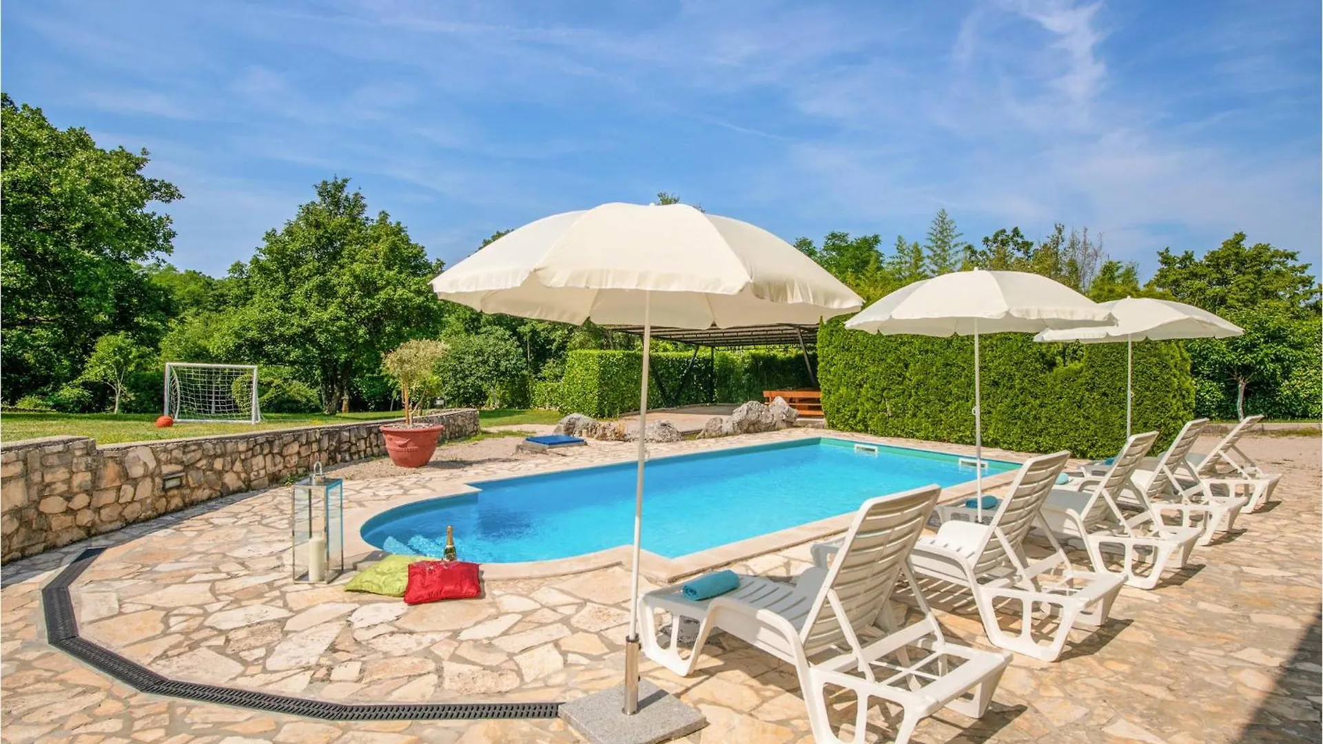 2 Bedroom Awesome Apartment In Labin Nedescina 0*,