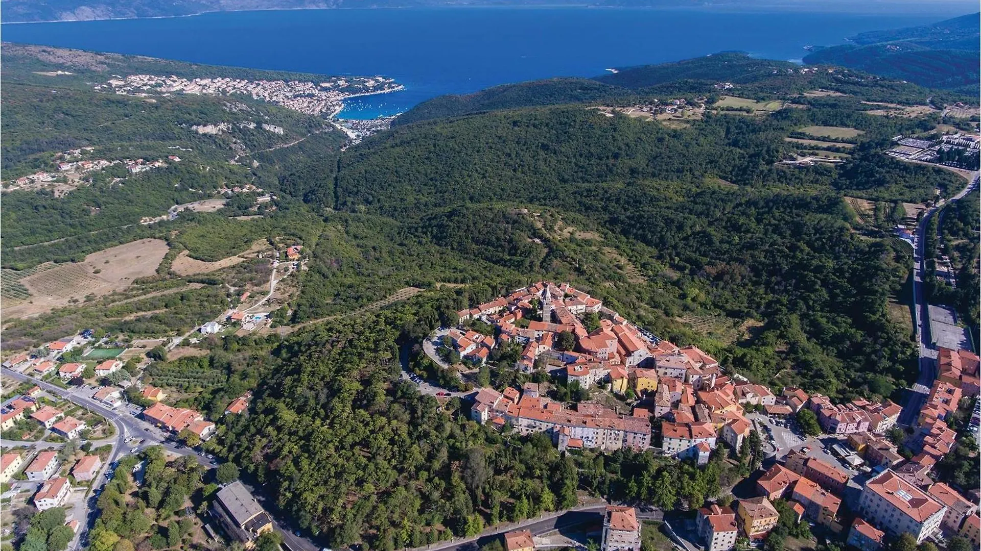2 Bedroom Awesome Apartment In Labin Nedescina Holiday home
