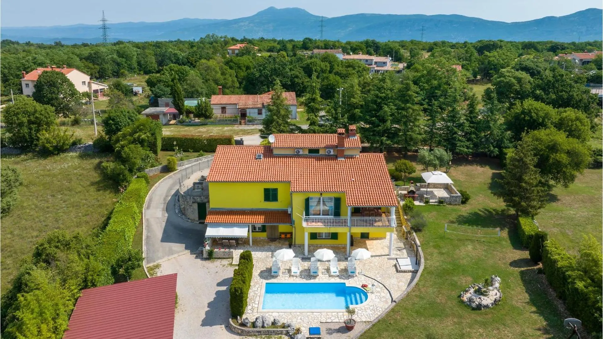 2 Bedroom Awesome Apartment In Labin location